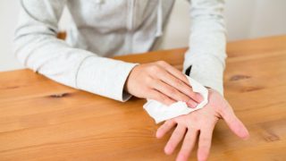 Sweaty Hands Cure: 6 Easy-To-Use Home Remedies To Get Rid of Sweaty Hands Sweaty Hands Cure: 6 Easy-To-Use Home Remedies To Get Rid of Sweaty Hands