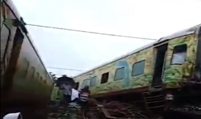 Nagpur Mumbai Duronto Express derails near Titwala in Maharashtra Nagpur Mumbai Duronto Express derails near Titwala in Maharashtra