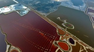 Pink is The New Colour of China's 'Dead Sea' Pink is The New Colour of China's 'Dead Sea'