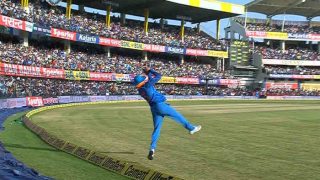 India vs Australia: Manish Pandey Pulls off a Stunning Catch at Boundary to Dismiss Peter Handscomb, Watch Video India vs Australia: Manish Pandey Pulls off a Stunning Catch at Boundary to Dismiss Peter Handscomb, Watch Video