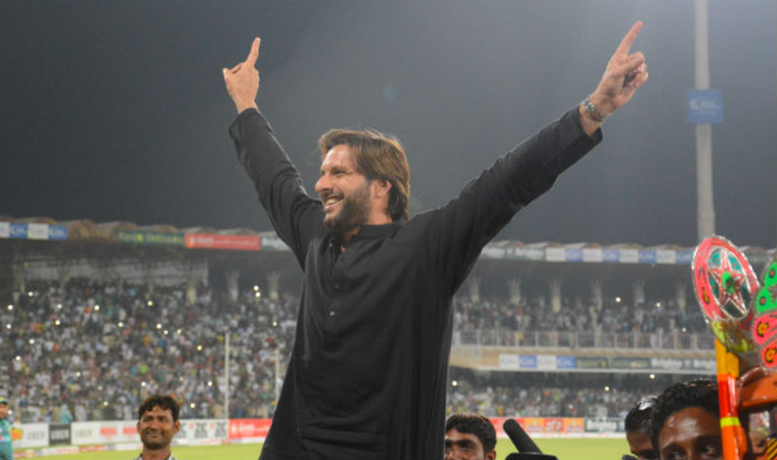 Sammy smashes 16-ball 29 but World XI fall to Pakistan