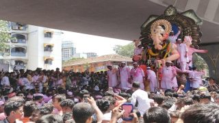 Ganesh Visarjan Video: Lalbaug Cha Raja Embarks on Final Journey Amid Colours, Dhol, Drums and Ganpati Bappa Moreya Chants Ganesh Visarjan Video: Lalbaug Cha Raja Embarks on Final Journey Amid Colours, Dhol, Drums and Ganpati Bappa Moreya Chants