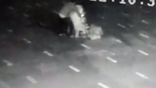 मथुराः मंदिर परिसर में साध्वी के साथ बलात्कार, चौकीदार गिरफ्तार मथुराः मंदिर परिसर में साध्वी के साथ बलात्कार, चौकीदार गिरफ्तार