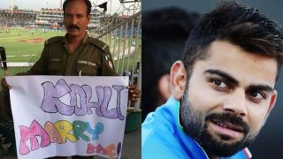 pakistan cops request to virat kohli marry me | पाकिस्तान से आया कोहली के लिए रिश्ता, पोस्टर पर पुलिसवाले ने लिखा ‘विराट मैरी मी’ pakistan cops request to virat kohli marry me | पाकिस्तान से आया कोहली के लिए रिश्ता, पोस्टर पर पुलिसवाले ने लिखा ‘विराट मैरी मी’