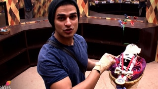 Bigg Boss 11 December 28 2017 LIVE Update: Priyank Sharma Apologizes To His Mother For Disrespecting Women On The Show Bigg Boss 11 December 28 2017 LIVE Update: Priyank Sharma Apologizes To His Mother For Disrespecting Women On The Show