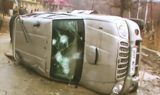 Terrorists attack cash van in J&K, two security guards injured Terrorists attack cash van in J&K, two security guards injured