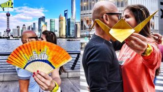 This Couple Travels Around The World And Posts Unique Kissing Pictures With #Kissit