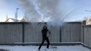 Hot Water Freezes Mid-air to Become Snow Cloud in Canada, Mpemba Effect is Internet's New Found Love Hot Water Freezes Mid-air to Become Snow Cloud in Canada, Mpemba Effect is Internet's New Found Love