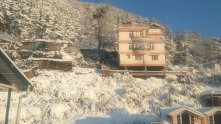 Shimla, Vaishno Devi, Nainital Receive Season's First Snowfall, Rains Bring Down Temperature in North India Shimla, Vaishno Devi, Nainital Receive Season's First Snowfall, Rains Bring Down Temperature in North India