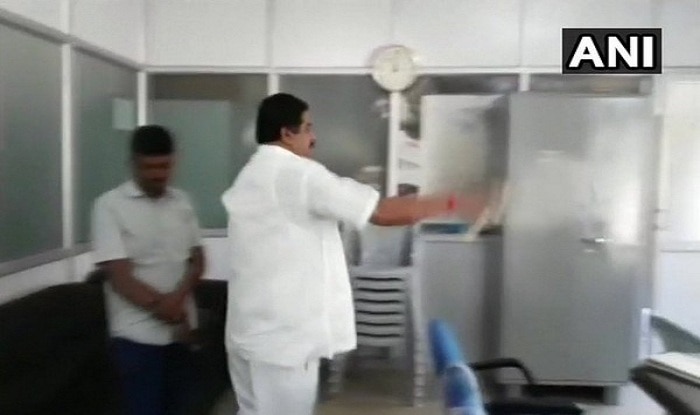 Karnataka Congress leader threatens to set govt office on fire in Bengaluru Karnataka Congress leader threatens to set govt office on fire in Bengaluru