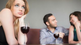 Valentine's Day: Delhi-NCR More Comfortable With PDA, Mumbai Stands Comparatively Low, Finds Survey Valentine's Day: Delhi-NCR More Comfortable With PDA, Mumbai Stands Comparatively Low, Finds Survey