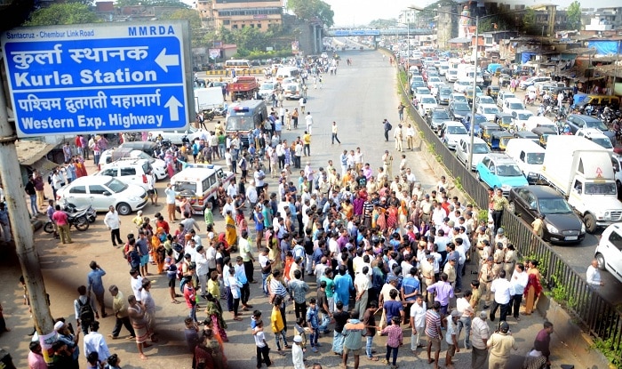 Bhima-Koregaon violence: Bhide's supporters hold rally at Mumbai's Azad Maidan Bhima-Koregaon violence: Bhide's supporters hold rally at Mumbai's Azad Maidan