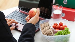 Healthy Diet for Working Women: Dietician Pavithra N Raj Shares Diet Tips for Working Women Healthy Diet for Working Women: Dietician Pavithra N Raj Shares Diet Tips for Working Women