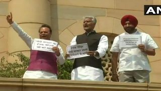 Punjab Congress MPs Climb Parliament Building, Demand Financial Aid For 39 Indians Killed in Iraq Punjab Congress MPs Climb Parliament Building, Demand Financial Aid For 39 Indians Killed in Iraq