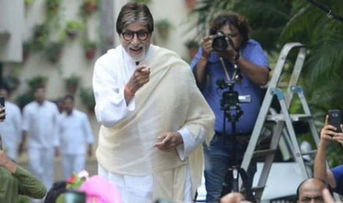 Amitabh Bachchan grooves to Badumbaaa at his Sunday rituals Amitabh Bachchan grooves to Badumbaaa at his Sunday rituals