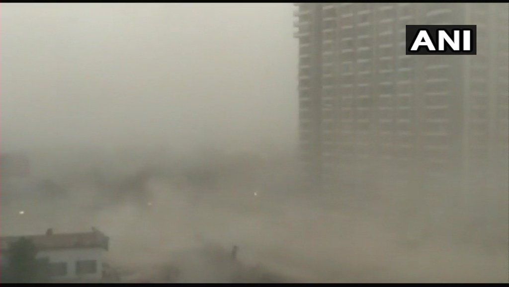 Massive Dust Storm, Strong Winds Hit Delhi NCR; Power Outage Reported