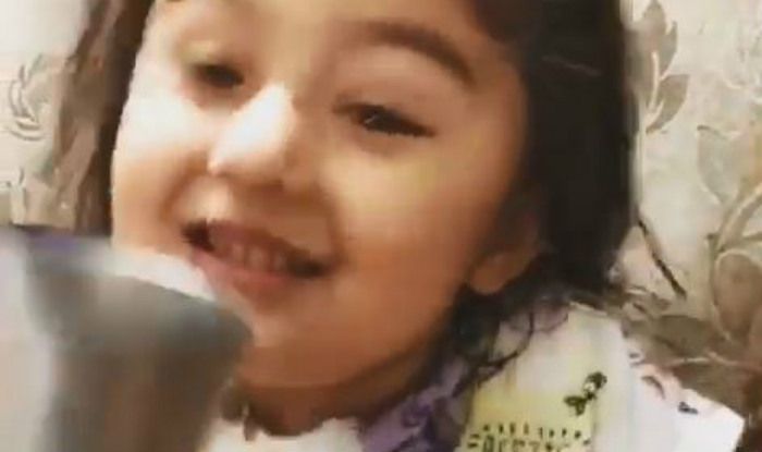 This Little Girl Imitating Chai Pi Lo Aunty, Saying Paani ... - 700 x 415 jpeg 25kB