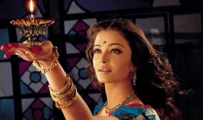 Shah Rukh Khan s Devdas Completes 16 Years Madhuri Dixit Gets 