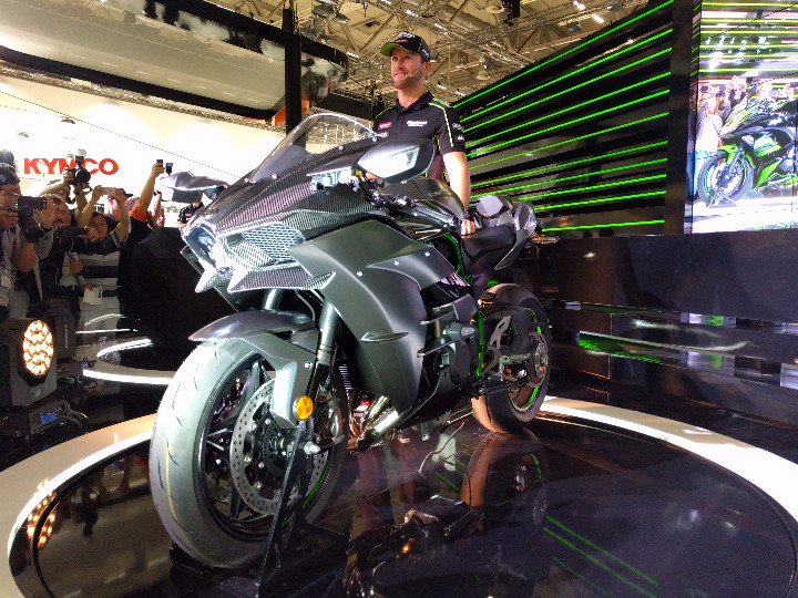 Kawasaki Showcases Ninja H2 Carbon At Intermot 2016 Updates H2 And