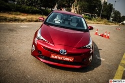 2016 Toyota Prius Hybrid launched in India at INR 38.96 lakh