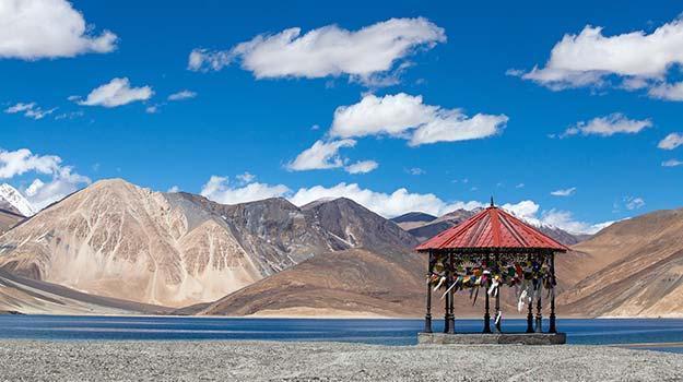 The-sunny-day-at-Pangong-Lake