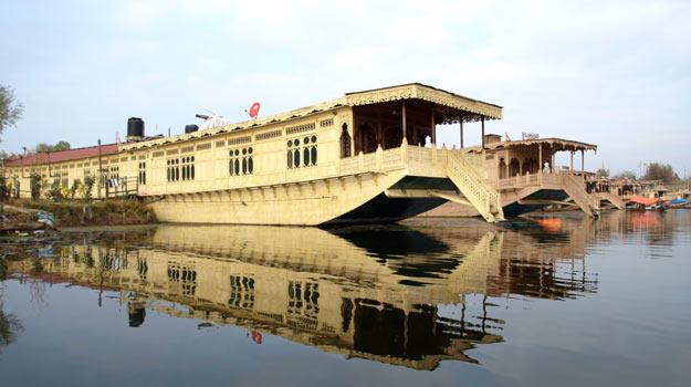 Jammu-and-Kashmir_Srinagar_Dal-Lake_A-Houseboat-in-the-Dal-lake
