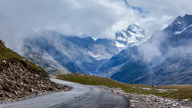 https://s3.india.com/travel/wp-content/uploads/2015/08/Himachal-Pradesh_Rohtang.jpg