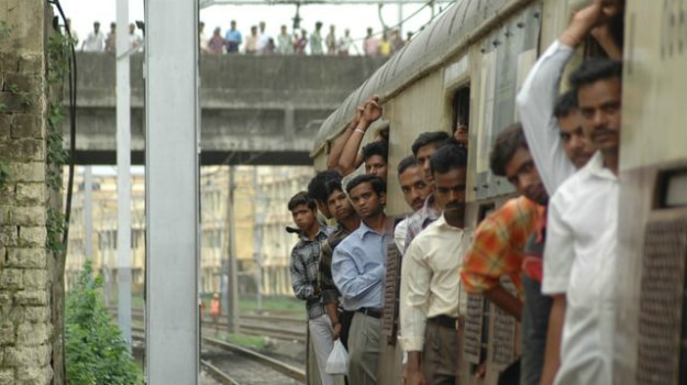 15mumbai-local-train2