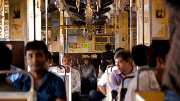 15mumbai-local-train3