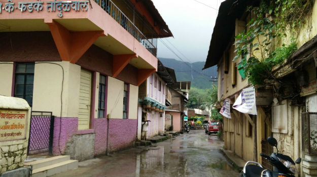 A clean street in Trimbakeshwar