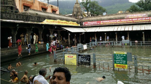 Kushavratghat - the main TrimbakeshwarGhat had many boards with instructions for devotees