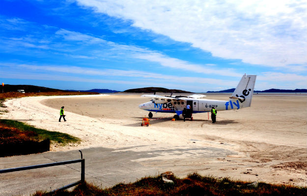 19-travel-airport-beach-uk