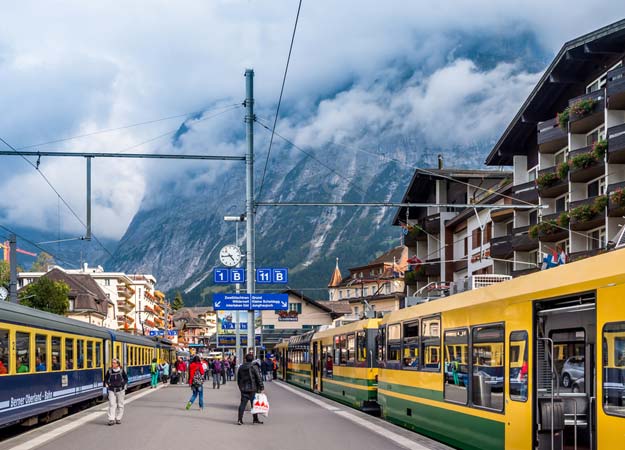 21Switzerland-Grindelwald-train-station