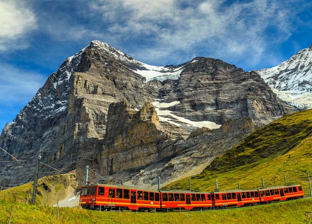 21Switzerland-Jungfraujoch-station-tourist-train