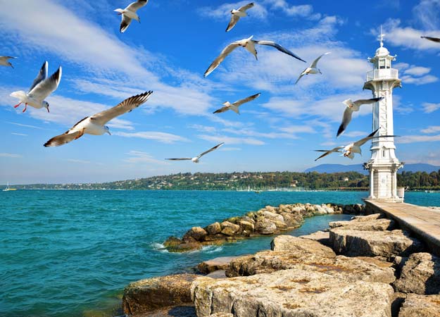 Switzerland-lake-geneva-lighthouse