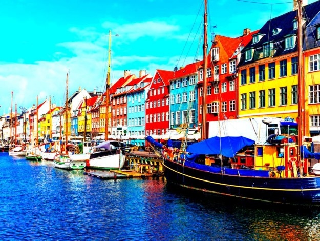 25-travel-denmark-Nyhavn-copenhagen-1