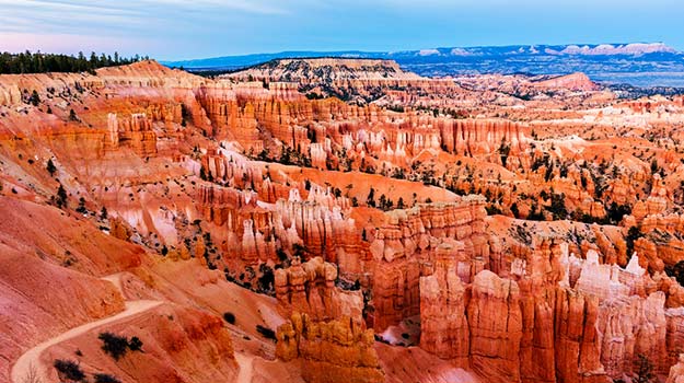 Bryce-amphitheater-Utah-shutterstock_241738303