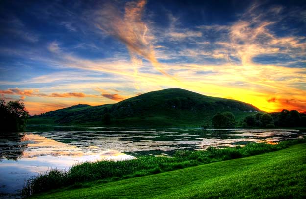 Ireland-Sunset-over-Lough-Gur-lake