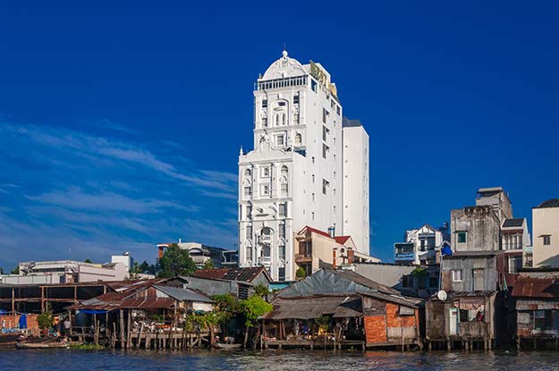Opulence-amidst-the-tin-houses.
