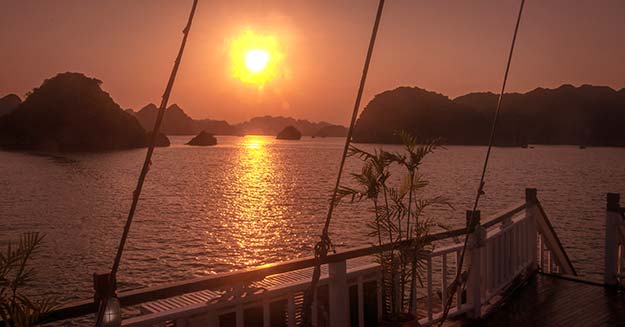 Sunset-in-Halong-Bay