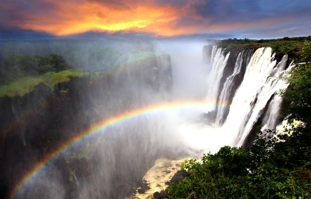 shutterstock_129335261-victoria-falls-