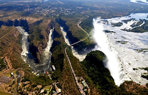 shutterstock_195874436-victoria-falls-2