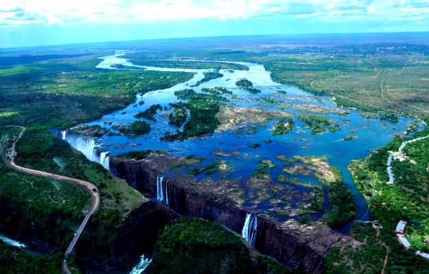 shutterstock_243129127-victoria-falls-6