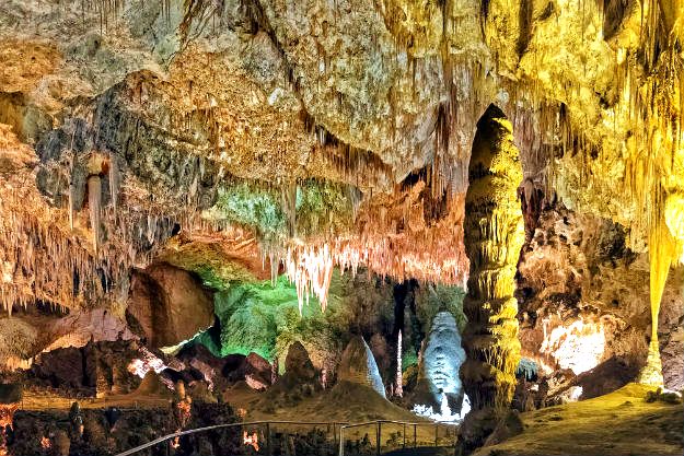 11-travel-carlsbad caverns