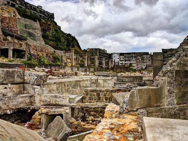 12abandoned-hashima-island