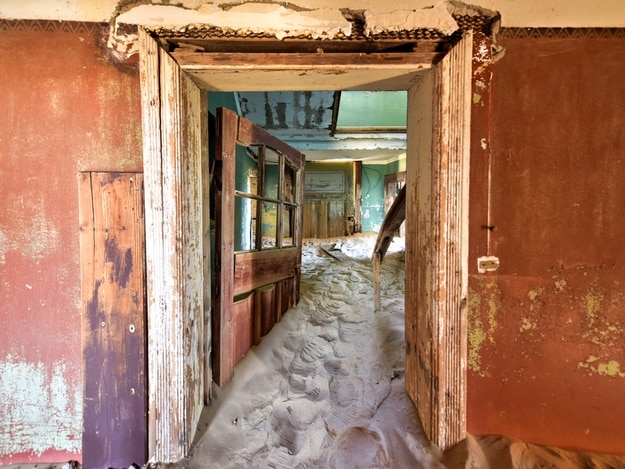 12abandoned-kolmanskop