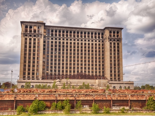 12abandoned-michigan-central-station