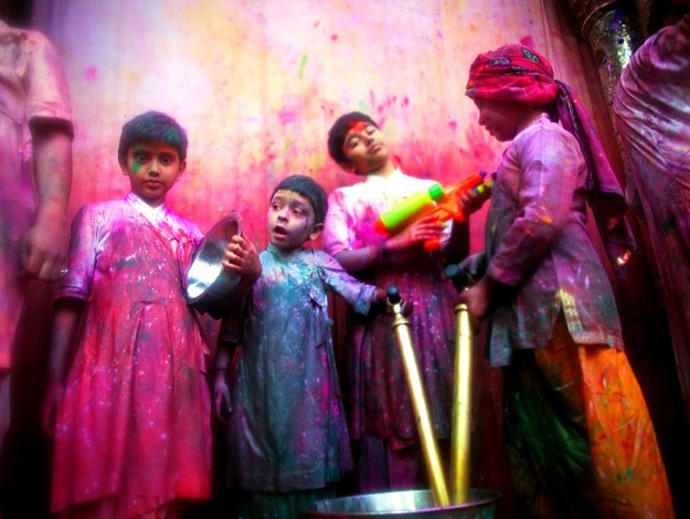 23-holi-8
