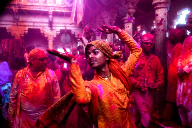 23-holi-9