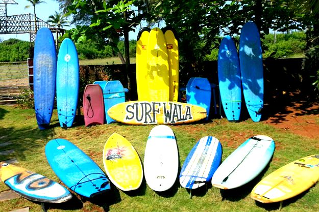 28-surfing-goa